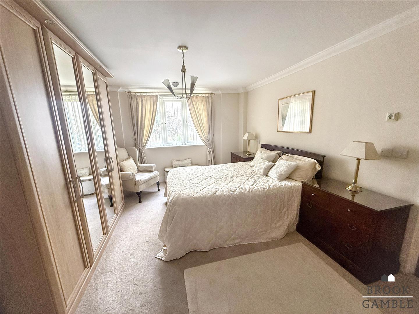 2 Bedroom Apartment. Grand Parade in Eastbourne,  16